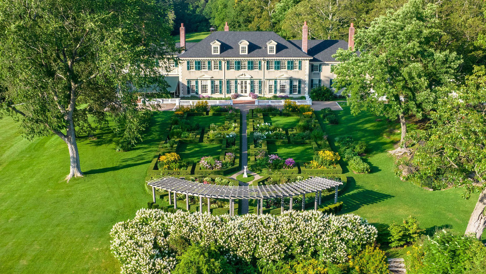 Aerial photo of Hildene House and grounds