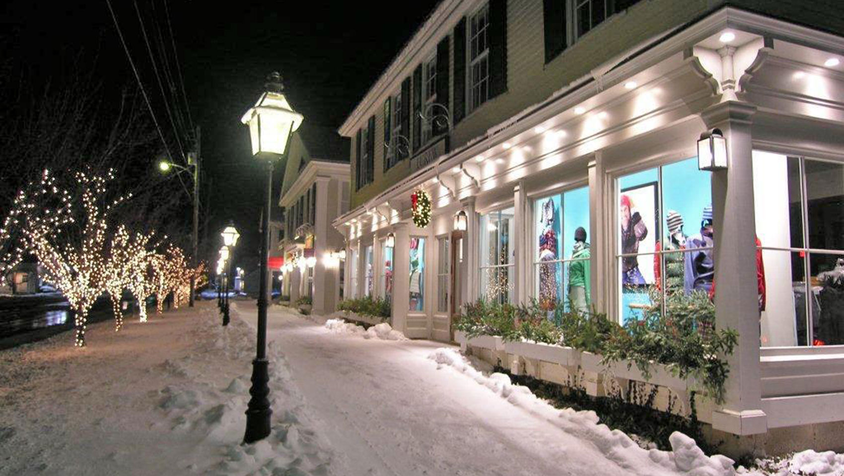 Shopping: Snow Covered Manchester Designer Outlets