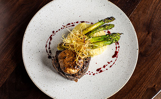 Beef dish with aparagus and mashed potatoes